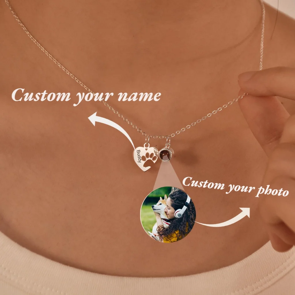 

Custom Photo Projection Necklace with Silver/Gold Color Engraved Name Dog Paw Shaped Projection Photo Nekclace Jewelry Gift