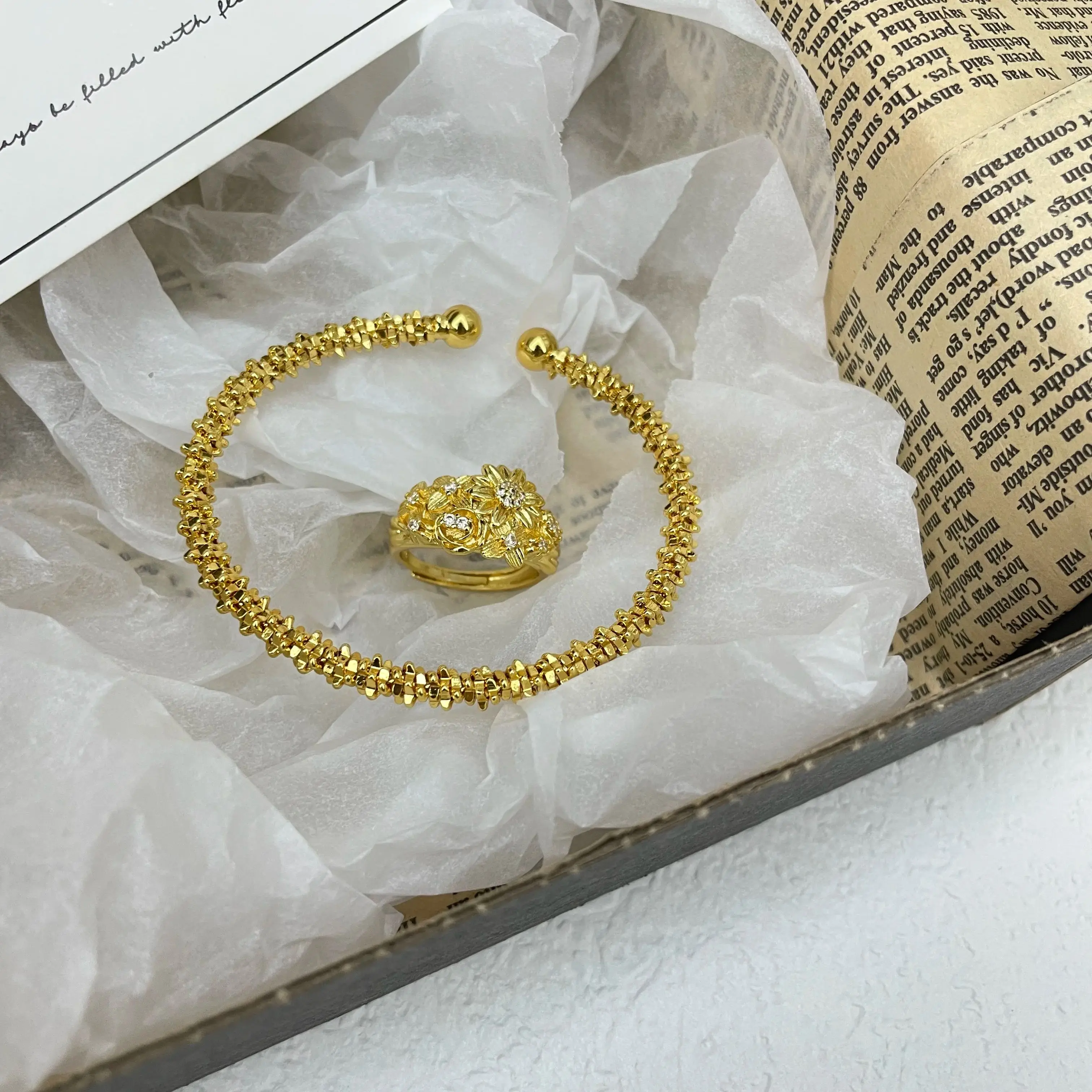 

Irregular, simple and fashionable twisted flower bracelet, high-end cold style, niche design,vintage flower ring, light luxury