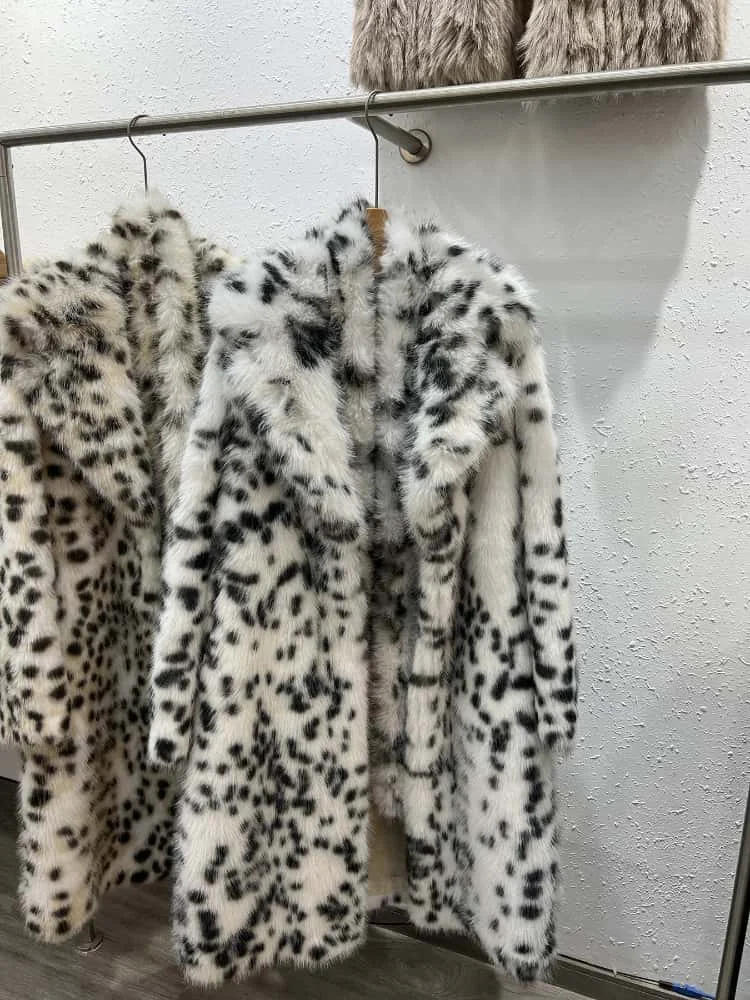 Vintage Luxury Leopard Faux Fur Long Coats For Women Loose Long Sleeve 2025 Winter Fashion Casual Thicken Female Elegant Outwear