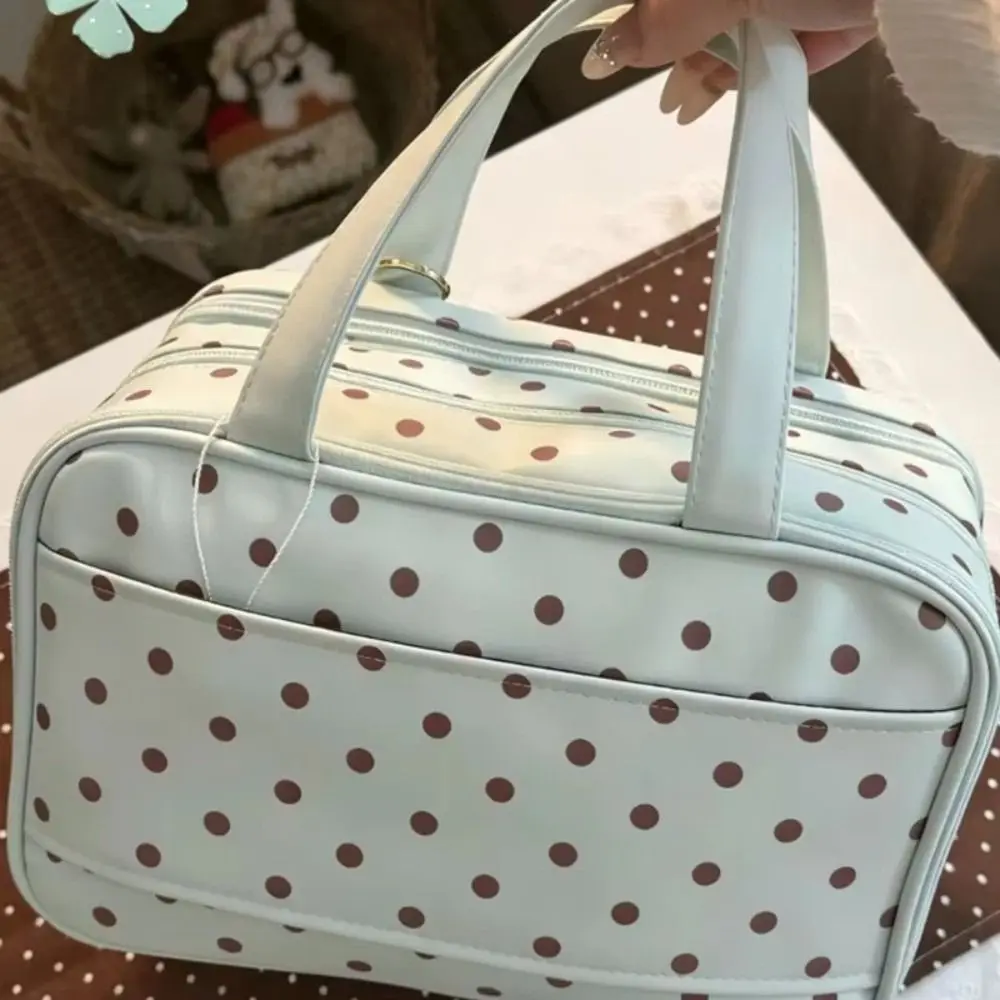 Multifunktionale Polka-Dot-Kosmetiktasche mit großem Fassungsvermögen und Griff, dreilagige PU-Reise-Toilettentasche – Detail 10