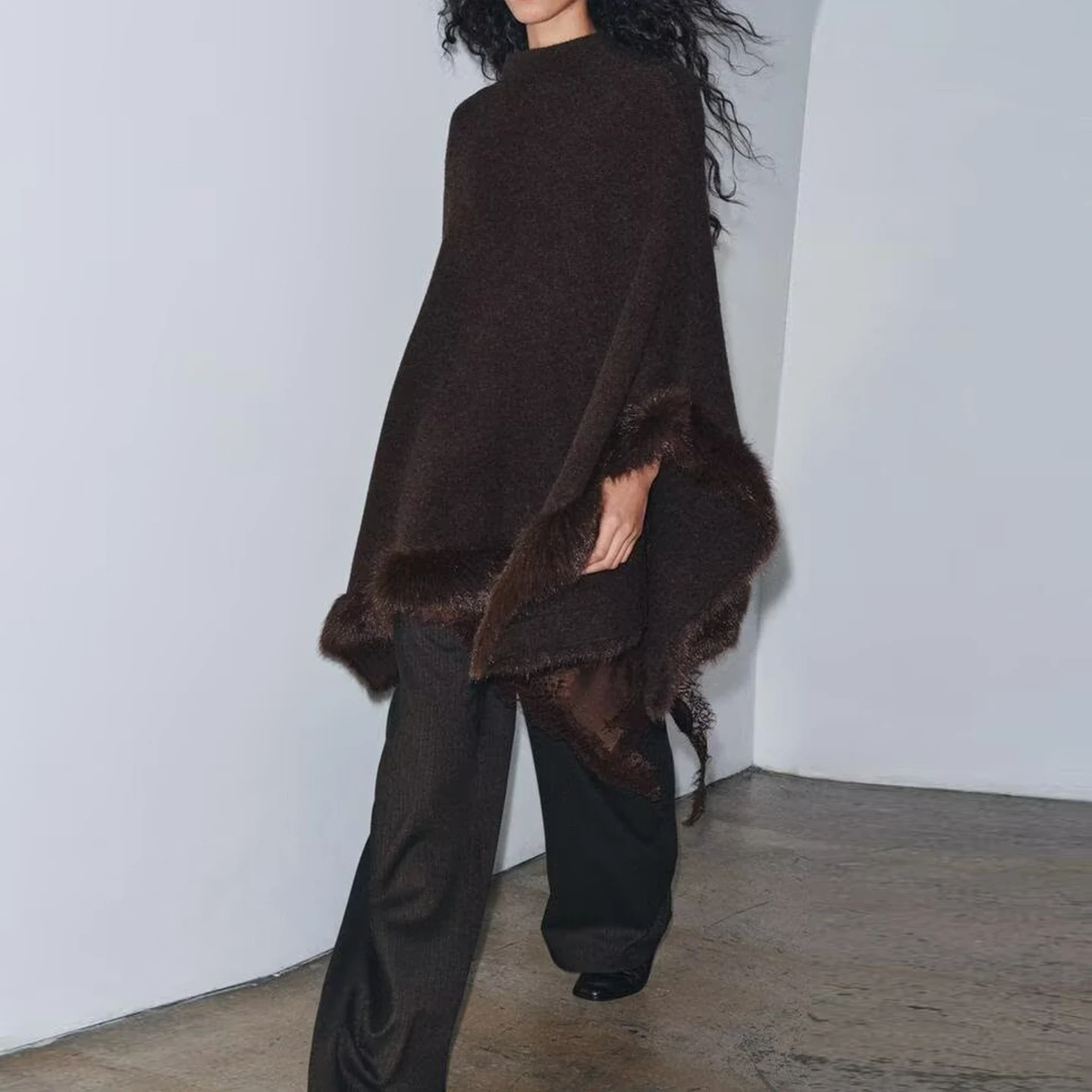 معطف نسائي لخريف 2025 بتأثير الفرو الصناعي سترة واقية من الرياح ملابس خارجية مستديرة Ne مادة أخرى 00% طول منتظم