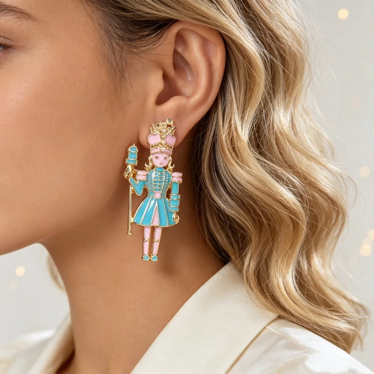 Kreative Krücken-Halter-Ohrringe mit Krönen-Nussknacker-Motiv für Damen, Weihnachtsmützen-Soldaten-Ohrringe, Neujahrsparty-Schmuck – Detail 7