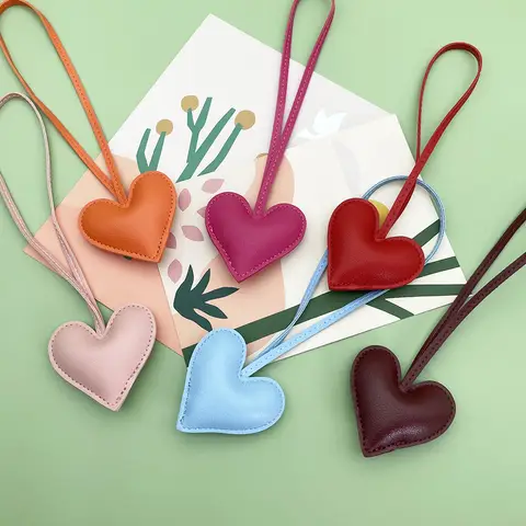LLavero en forma de corazón de cuero PU a la moda, colgante de bolso de corazón de melocotón de algodón, accesorios para bolso de coche, llavero, joyería al por mayor