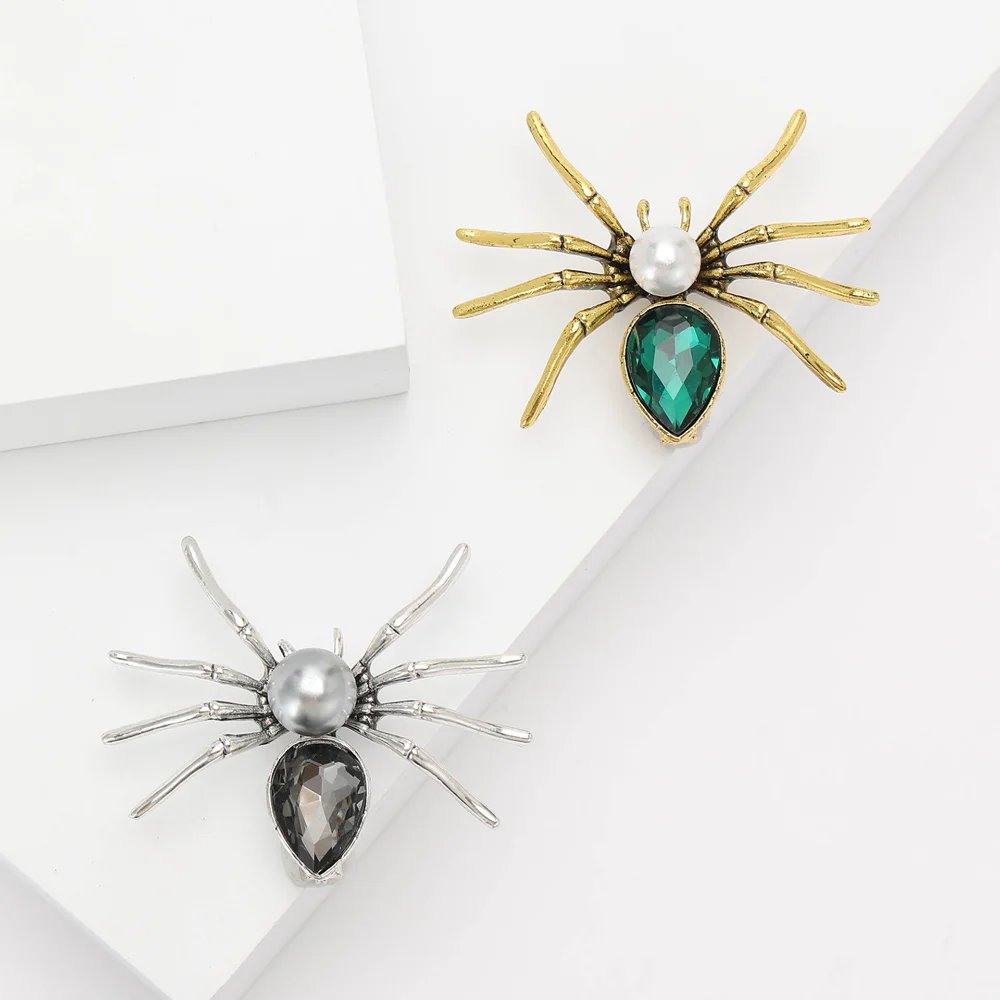 Vintage Spider Brooch for Women Gothic Crystal Insect Lapel Pin Suit Dress Clothing Brooches for Party Halloween Decor Gift