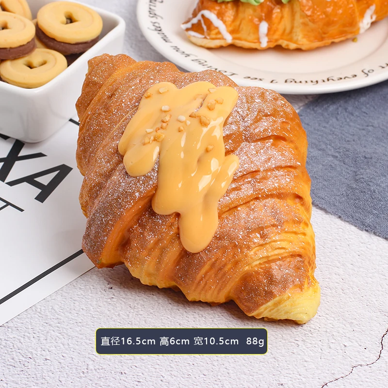 1 Stück Croissant-Horn/Toast-Eiscreme-Reisball mit langsamem Rückprall und Knetdekor