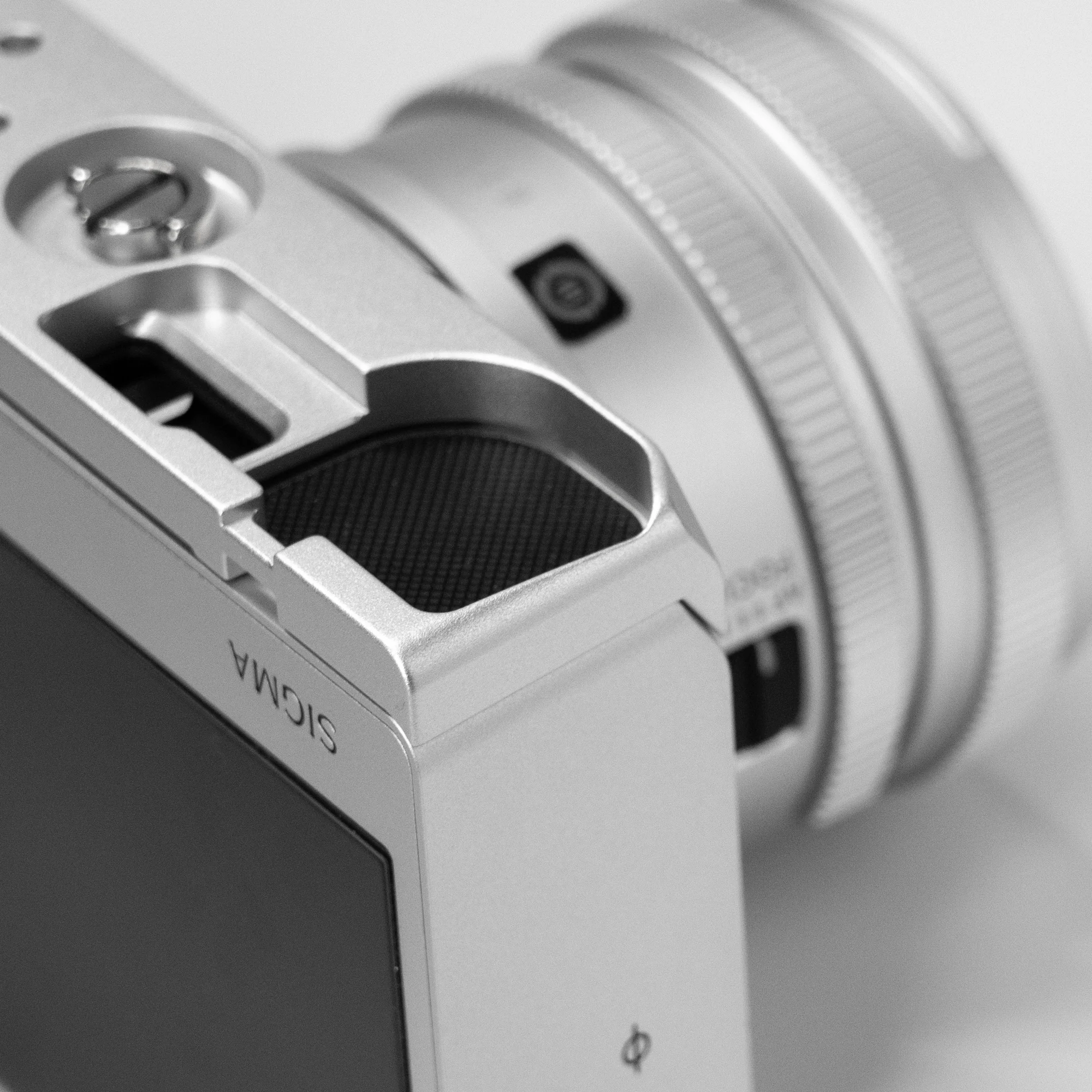 YUWOOD BF Kamerakäfig L-förmige Montageplatte mit Griff für Sigma BF Schwarz/Silber, Daumengriff mit Multifunktionsgurtloch – Detail 18