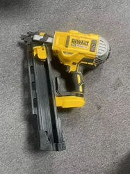 DEWALT DCN21PL 20VOLT MAX LIthion 21-DEGREE CORDLESS FARMING NAILER (USED AND ONLY TOOL)