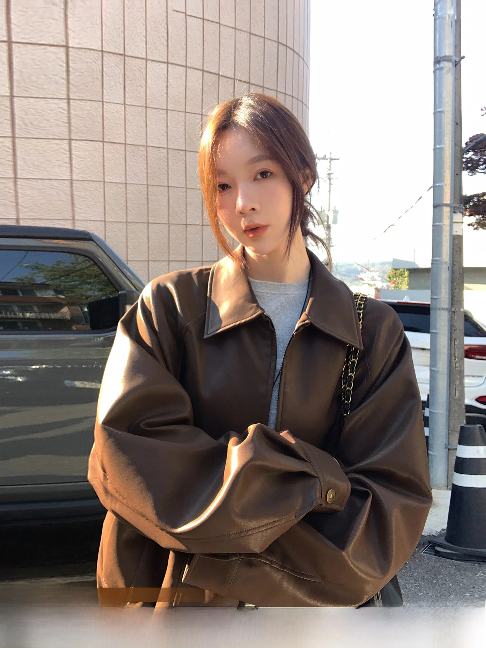 

Крутая женская куртка из искусственной кожи в Корейском стиле в стиле ретро с воротником на молнии, мотоциклетная одежда, свободная посадка, длинная одежда...