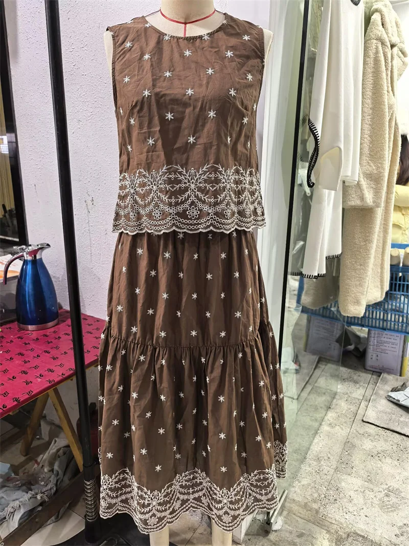 Women's Suit 2026 Spring New Style Reddish-Brown Sleeveless Round Neck Hollow Embroidered Top with Long Skirt Set Stylish