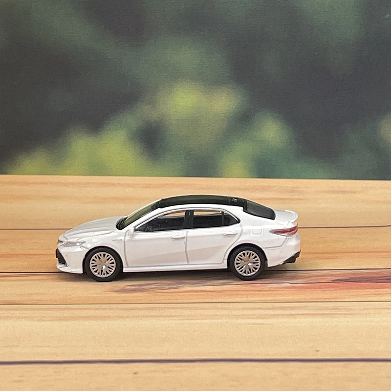 1:64 Oryginalny model statyczny ze stopu odlewanego ciśnieniowo Toyota Camry, kolekcja dziecięcych zabawek dekoracyjnych na prezenty świąteczne dla chłopców.