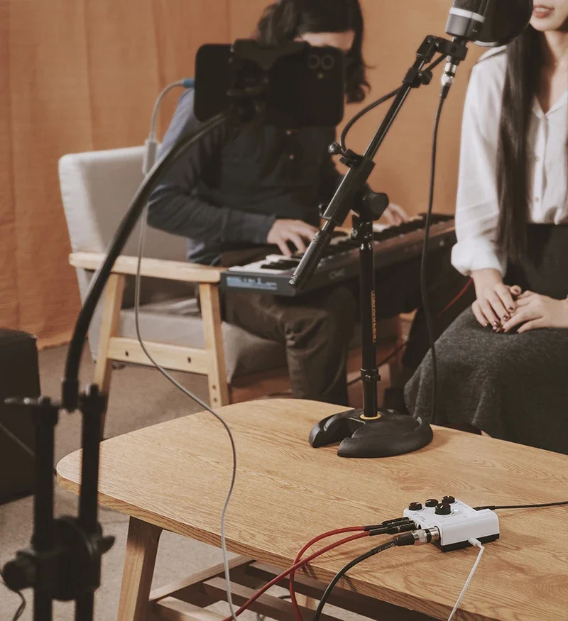 ขายด่วน MOMIX การ์ดเสียงมิกเซอร์สำหรับบันทึกเสียงโทรศัพท์มือถือและถ่ายทอดสด