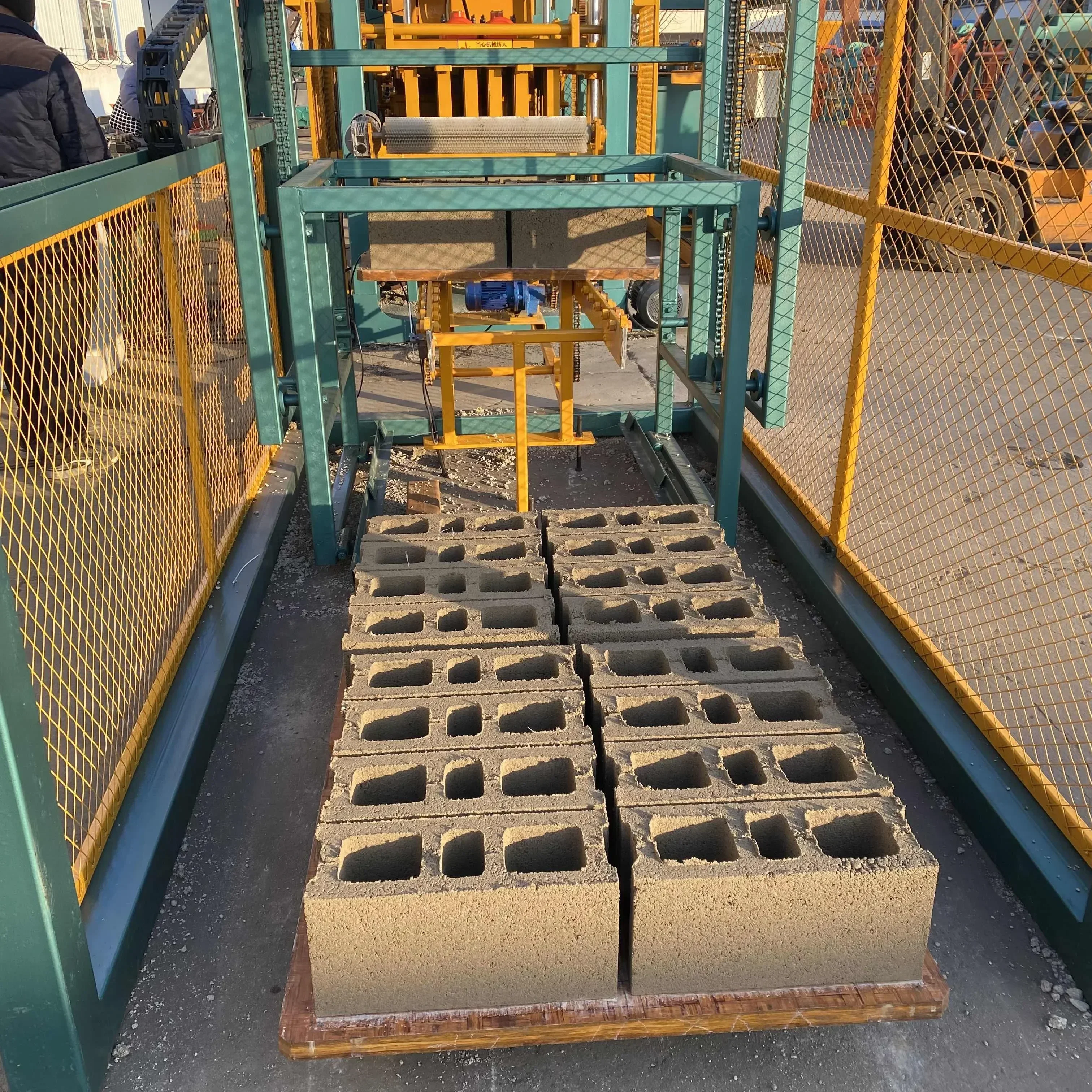 ماكينة تصنيع الطوب QT6-15 رائجة البيع ماكينة تصنيع البلوك الخرسانية ماكينة الطوب لصنع ماكينة الطوب الأوتوماتيكية