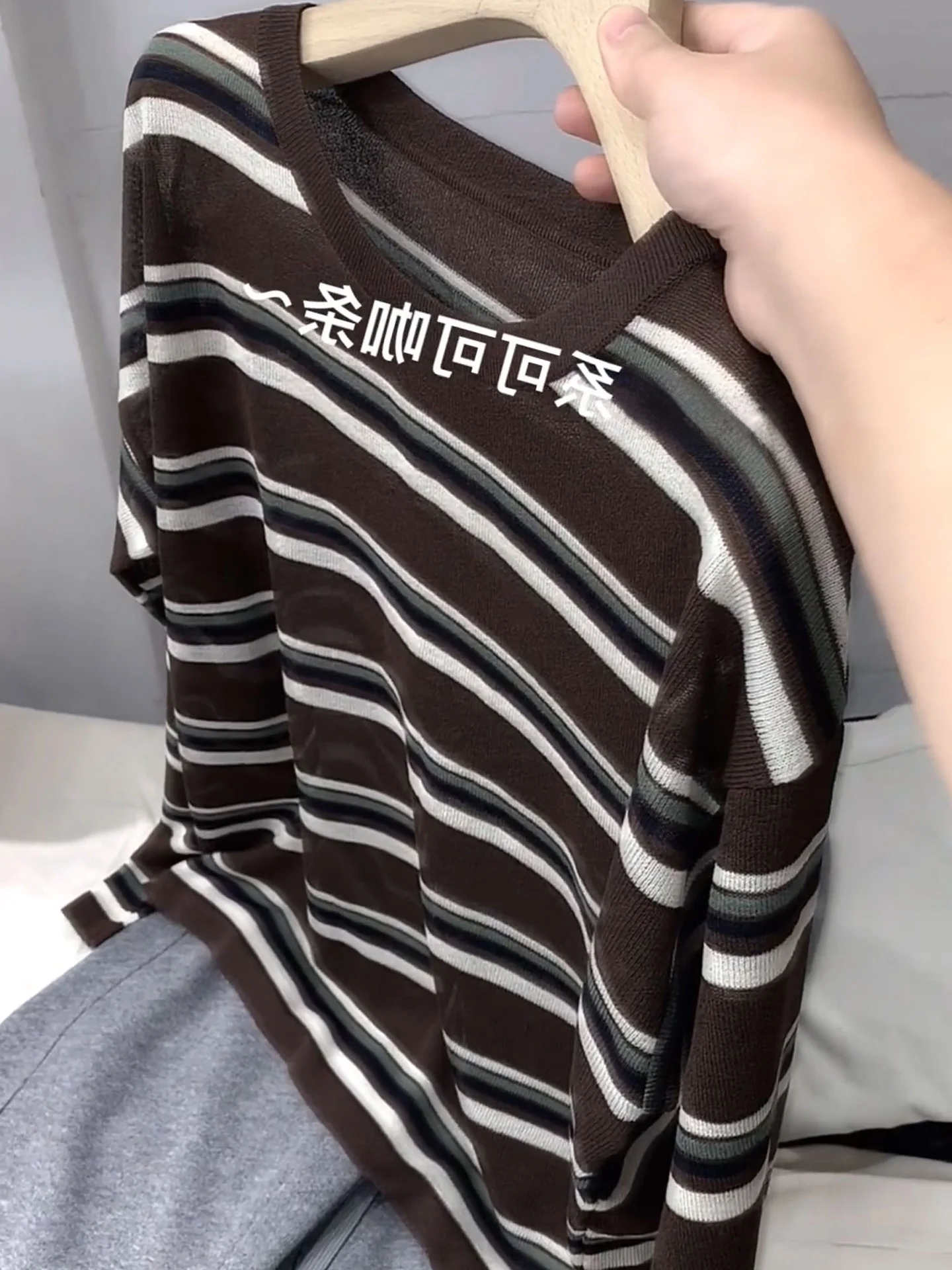 

Свободная трикотажная длинная футболка в стиле ретро с блузкой Leisurely Feeling Camere Base irt, повседневная маленькая футболка, осень 2025 г.