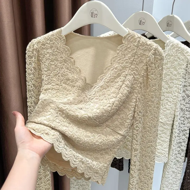 Women's Fleece Lined Long Sleeve Lace V Neck Base Shirt 2025 New Embroidered Warm Slim Fit Inner Wear Top Korean Style