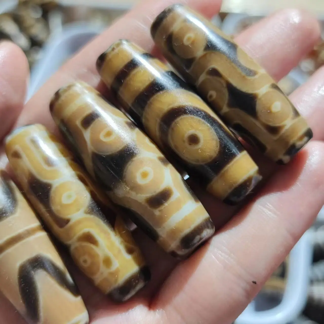 1pcs/lot natural old agate dzi Brownish yellow Weathering lines Thick lines calcify Retro jewelry Handmade beads Multiple patter