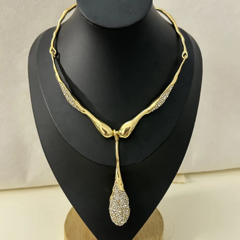 Fashion Metal Irregular Lava Texture Sparkling Rhinestone Waterdrop Pendant Choker Necklace Ladies Light Luxury Premium Jewelry