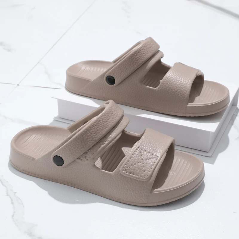 

2025 New Summer Men's Shoes Men Outdoor Slippers Lightweight Non Slip Beach Sandals Men Fashionable Comfortable Casual Slippers