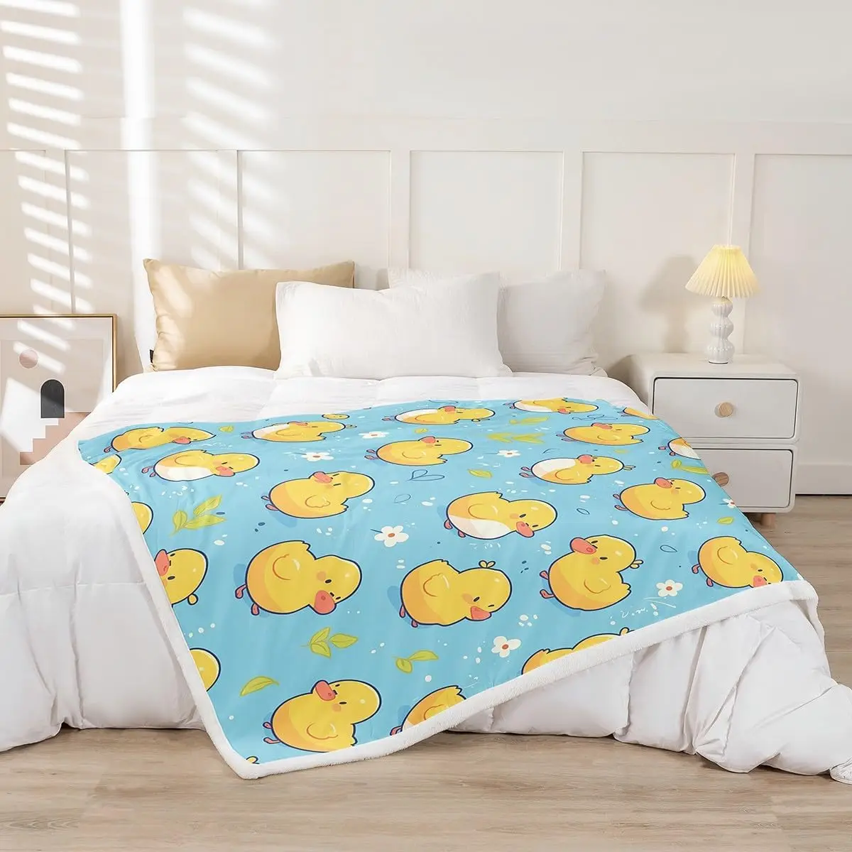 Cute yellow duck blanket baby animal print soft throw kids room decor nursery bedding playful cartoon design cozy cover