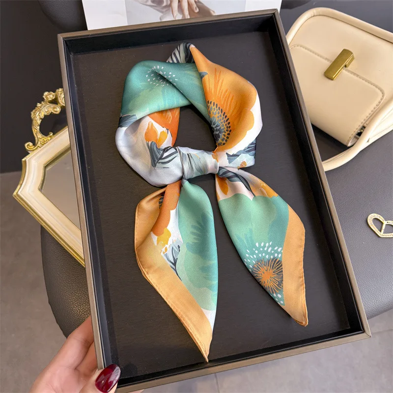 

2026 Дизайнерский квадратный шелковый женский шарф 70 см с цветочным принтом, атласные шарфы, модная шаль, платок, повязка на голову, бандана, хиджаб, накидка