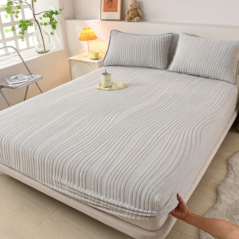 Carved Thickened Milk Velvet Fitted Sheet Ultra Soft Warm Mattress Protective Cover for Winter Dustproof Dirt-Proof Bed Cover