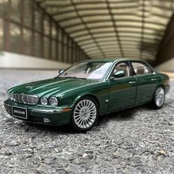 ほぼ本物の1/18 xj6x350車モデルを友達へのギフトとして