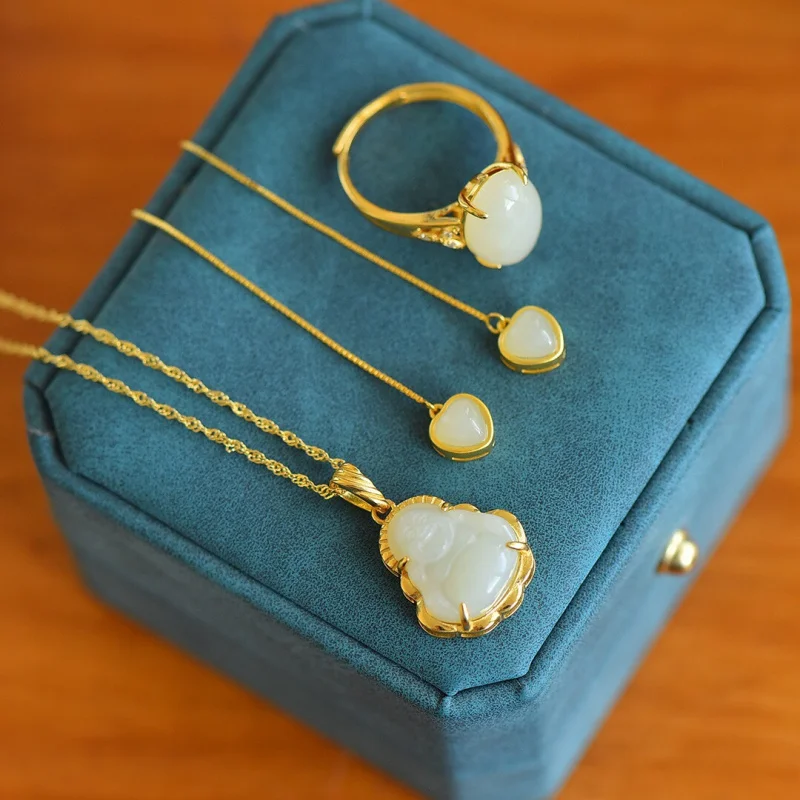 

S925 Серебро, инкрустированный Хэтянь, белый нефрит, кулон Будды Майтрейи, кольцо в форме сердца с ушной нитью, набор из трех предметов