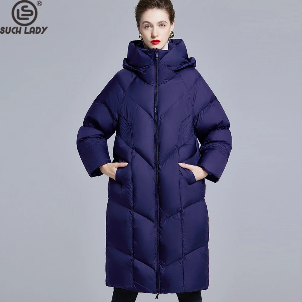 Damski bardzo długi płaszcz puchowy z kapturem, ocieplana kurtka puchowa w kolorze granatowym/czarnym, zapinana na zamek i z bocznymi kieszeniami, ciepły płaszcz zimowy.