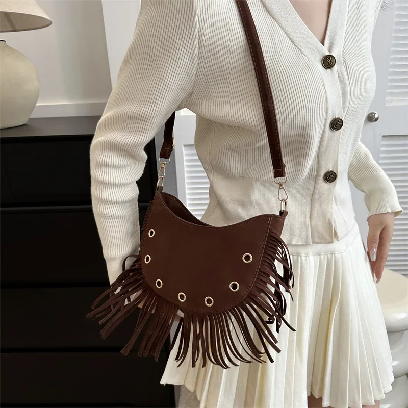 Luxury Women Brand Suede Crossbody Bag Retro Rivet Tassel Saddle Messenger Bag Winter Fashion Trend