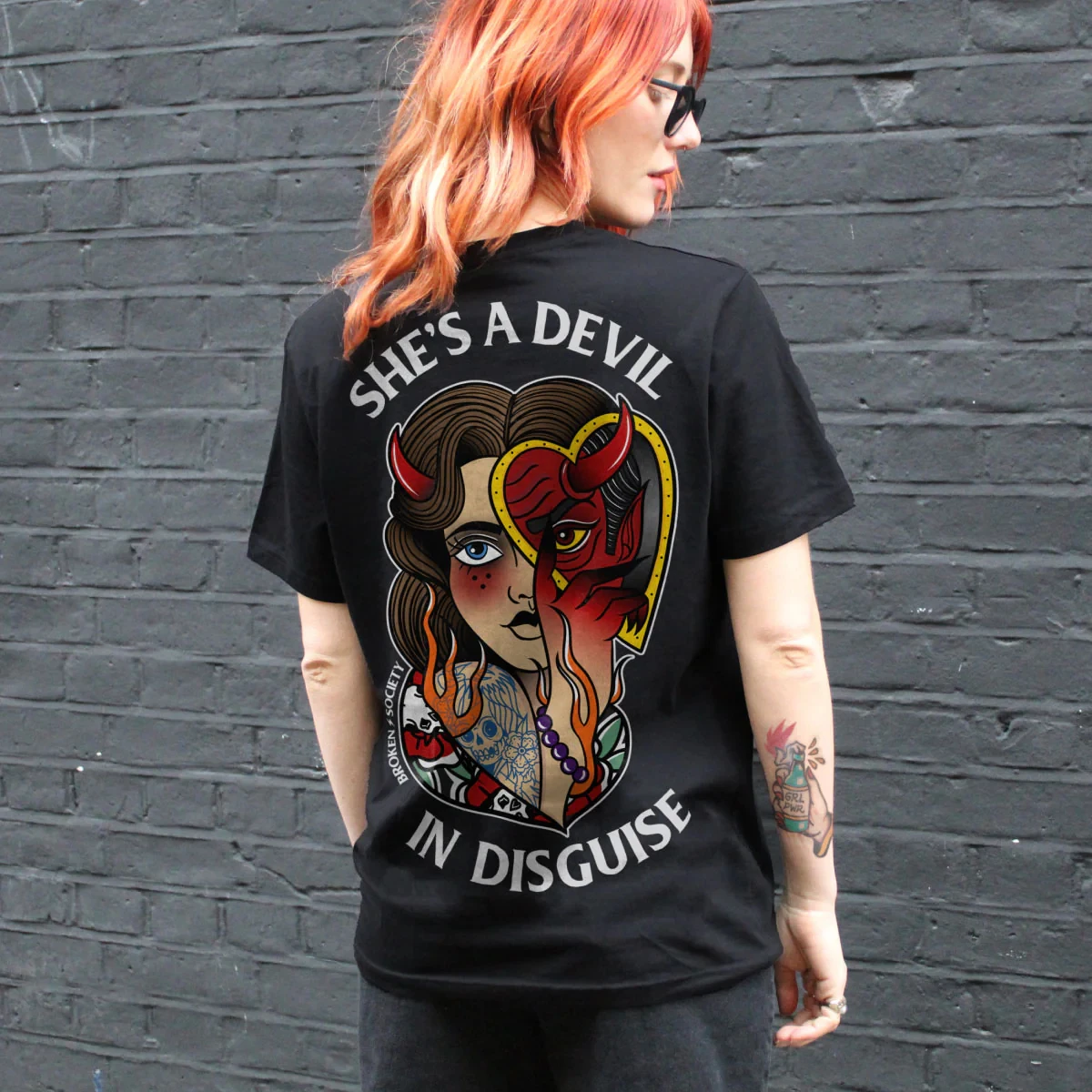 Camiseta Casual Estilo Retro con Diseño de Corazón y Daga, Marca de Lujo para Hombre y Mujer, Nuevo Logotipo Artístico 2026