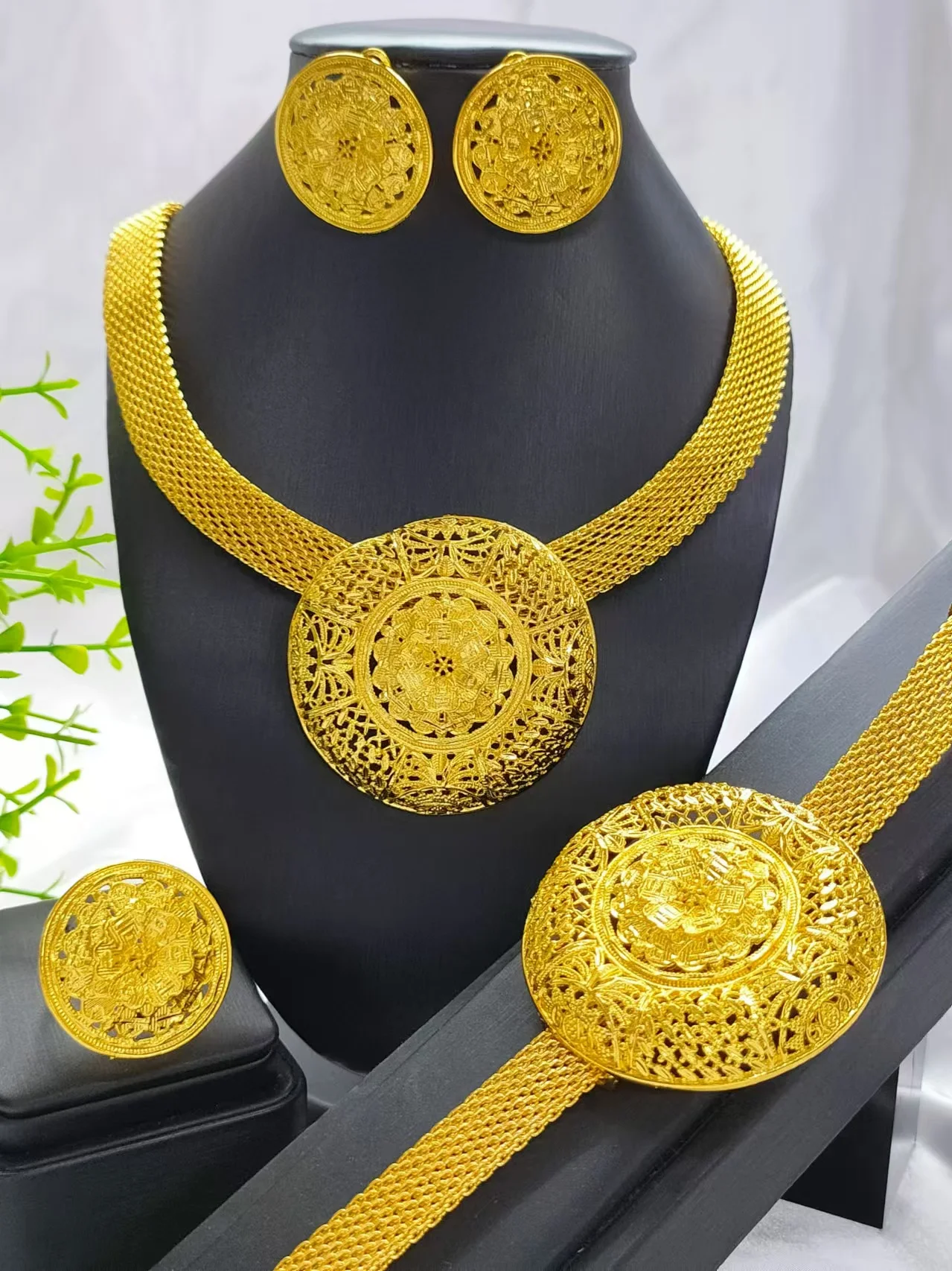 

Dubai 24k Gold Color Pendant Jewelry Sets for Women Africa Necklace And Earrings Bracelet Ring Wedding Banquet Party Gifts