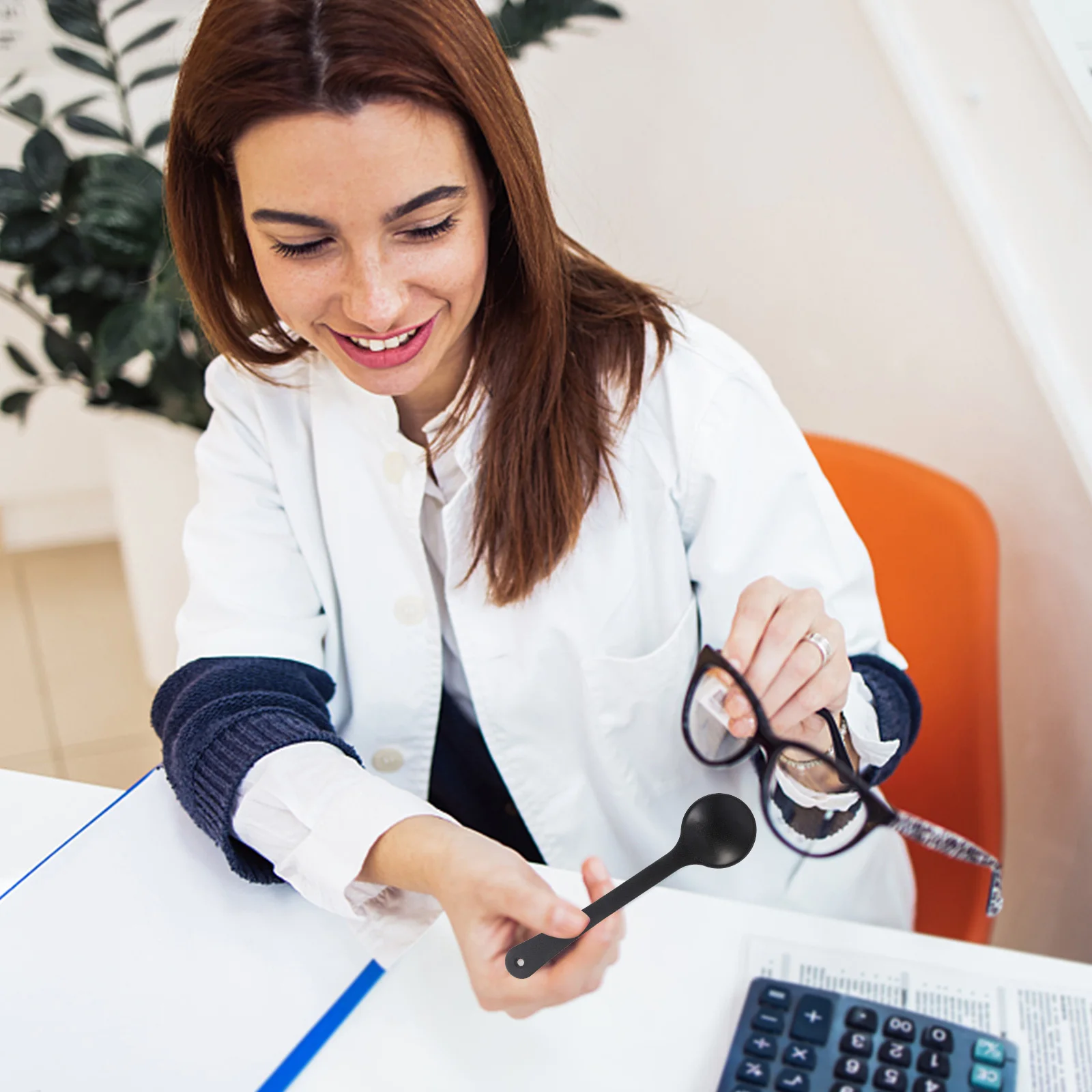 Cuchara oclusora de ojos de plástico, herramienta de prueba de visión portátil para examen ocular, escudo de optometría, placa de protección ocular compacta y duradera, escuela
