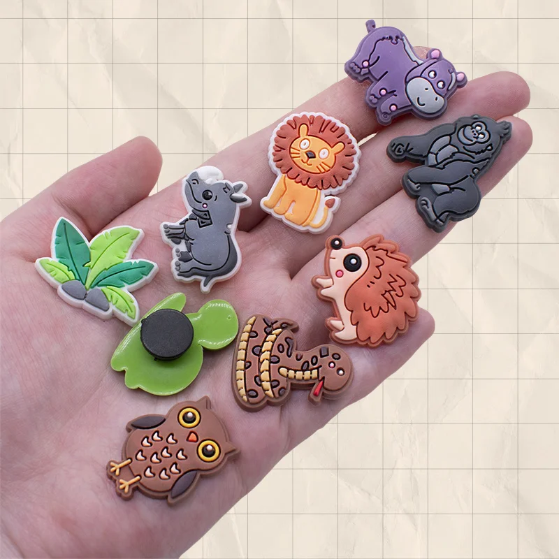 24 pçs pvc animais sapato encantos para emblema sandálias femininas fivela crianças pinos decoração jeans presente de natal dos desenhos animados acessórios de sapato
