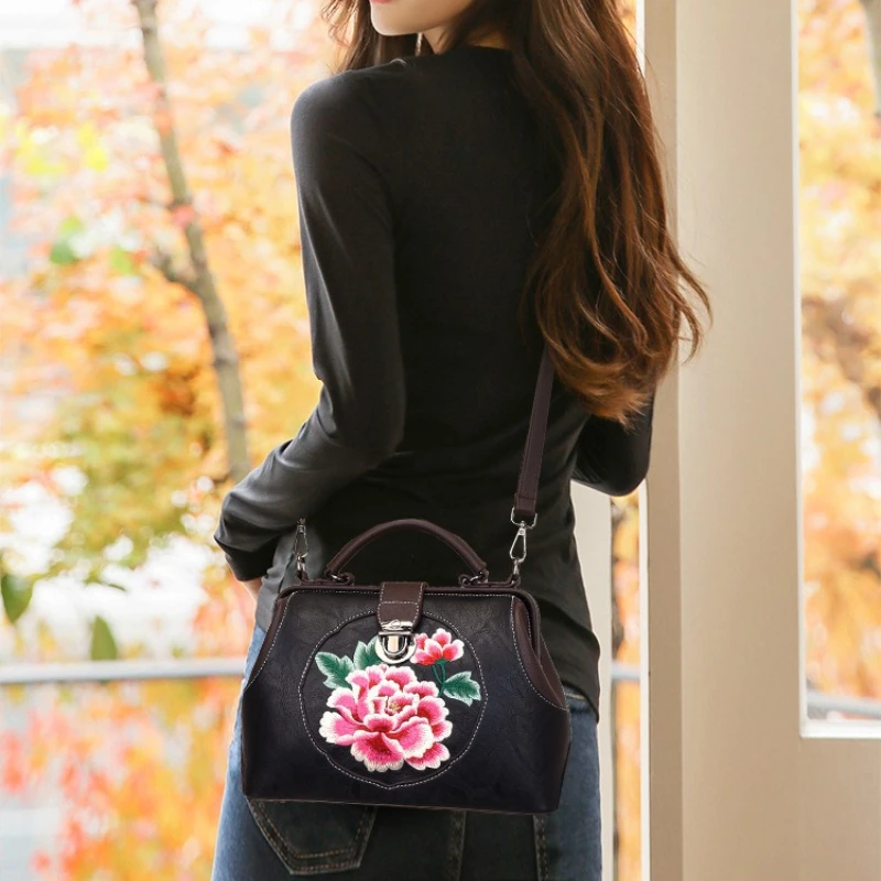 2026 Retro Handbags Chinese Style Package Embroidery with Cheongsam Cotton and Linen Portable One Shoulder Back Women's Bag