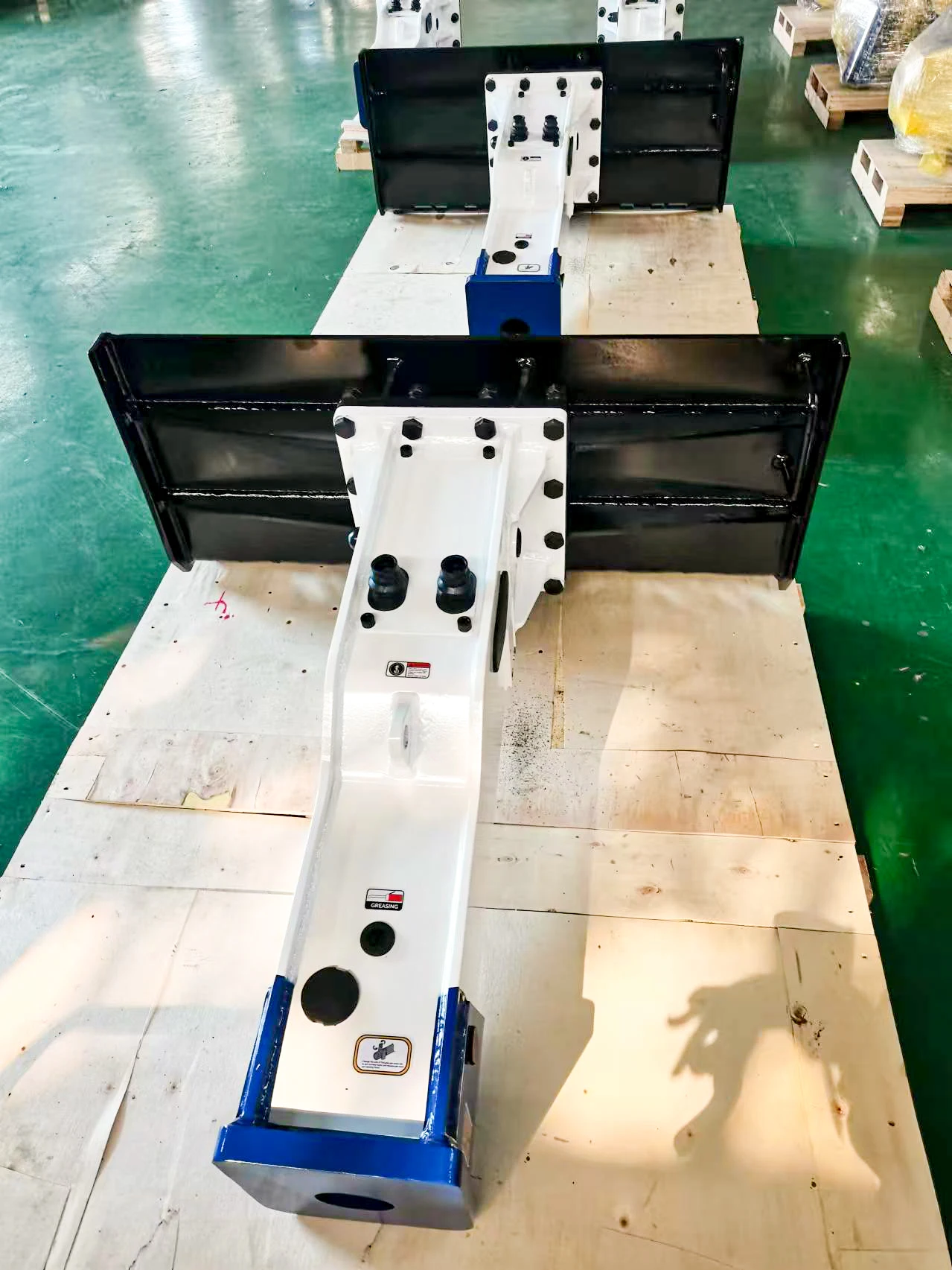 Factory Price Skid Steer Hydraulic Breaker with Chisel Heavy Duty for Quarries Mines