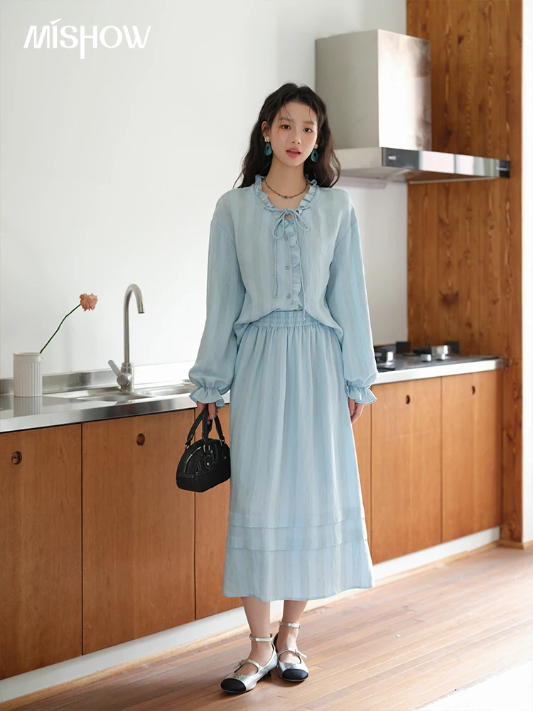 MISHOW Women's Light Blue ลายชุดผ้าลินิน 2025 ฤดูใบไม้ร่วงเชื้อราขอบ V คอ LACE-up เสื้อ Elastic เอวกระโปรง 2 pcs MXE41T0700