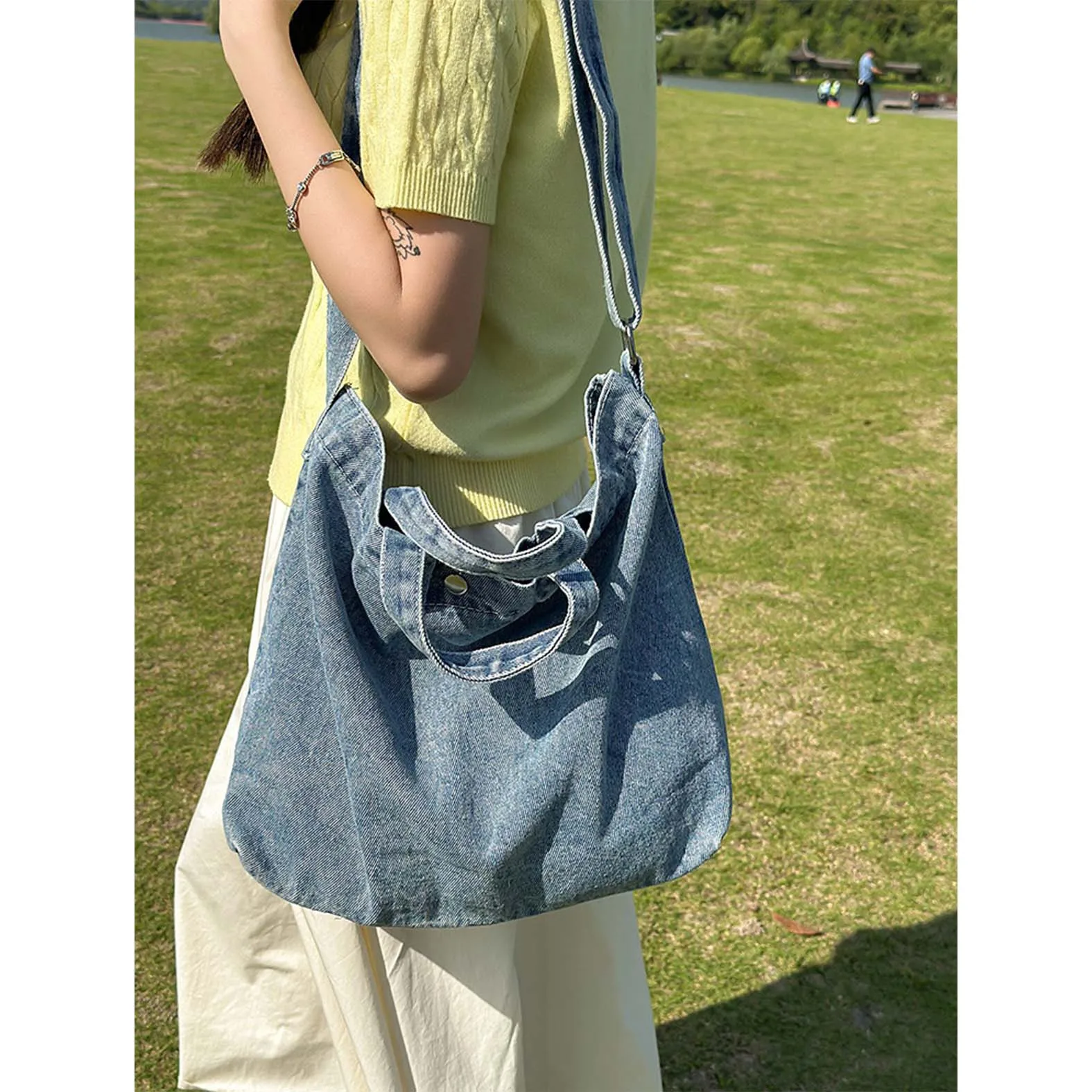 

Washed denim crossbody bag for men, new large capacity casual shoulder bag for women, college students, hand-held mailman bag fo