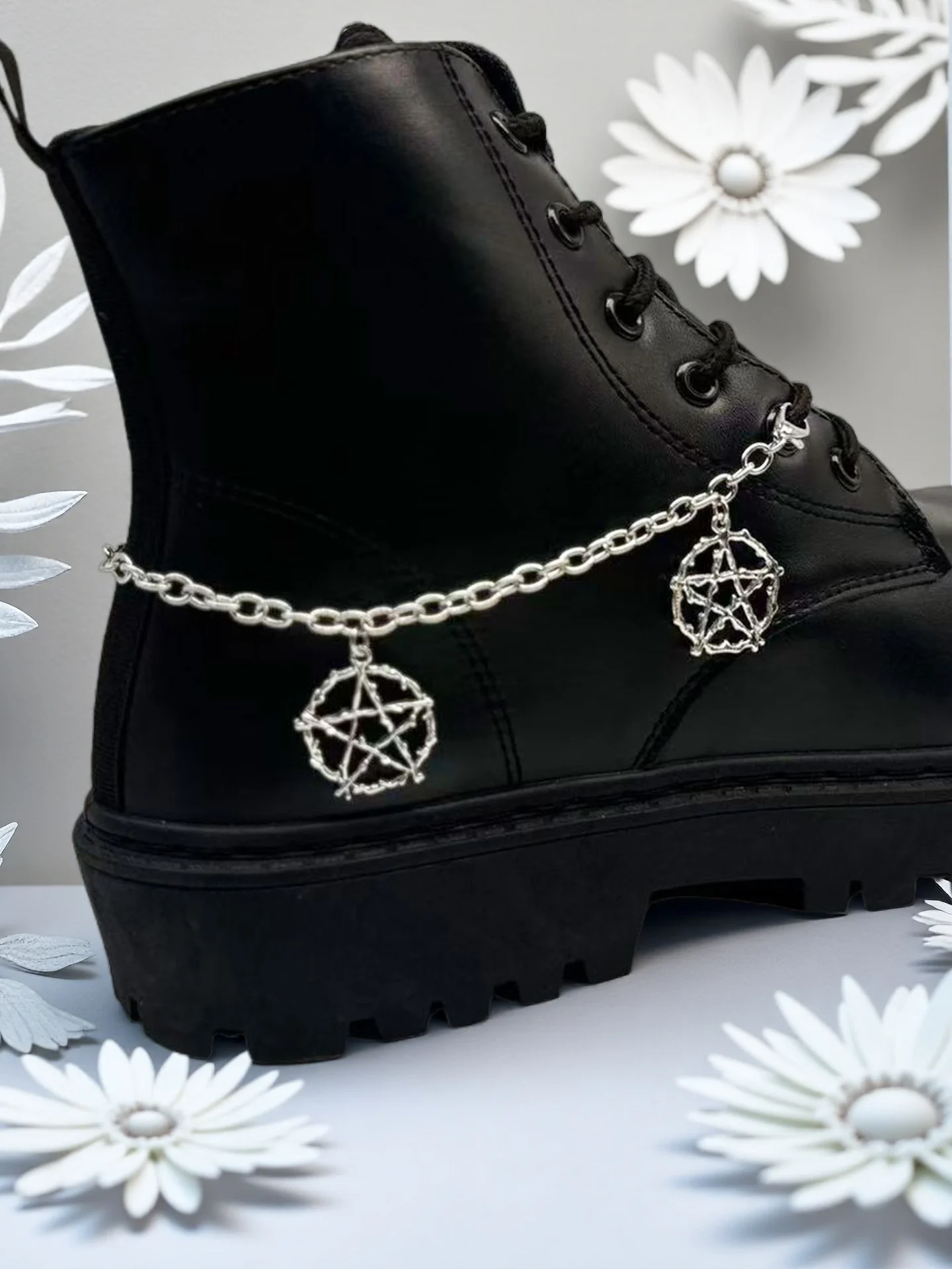 قطعتان من المعلقات والمجوهرات المصنوعة من سبائك الفضة القوطية المجوفة على شكل نجمة/راي، مناسبة لأحذية وأحذية الخريف