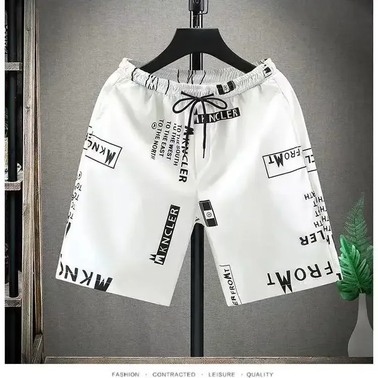 

The Korean-style Men's Summer Shorts Are Fashionable, Loose and Casual. The Printed Design of the Drawstring Shorts Is Slimming