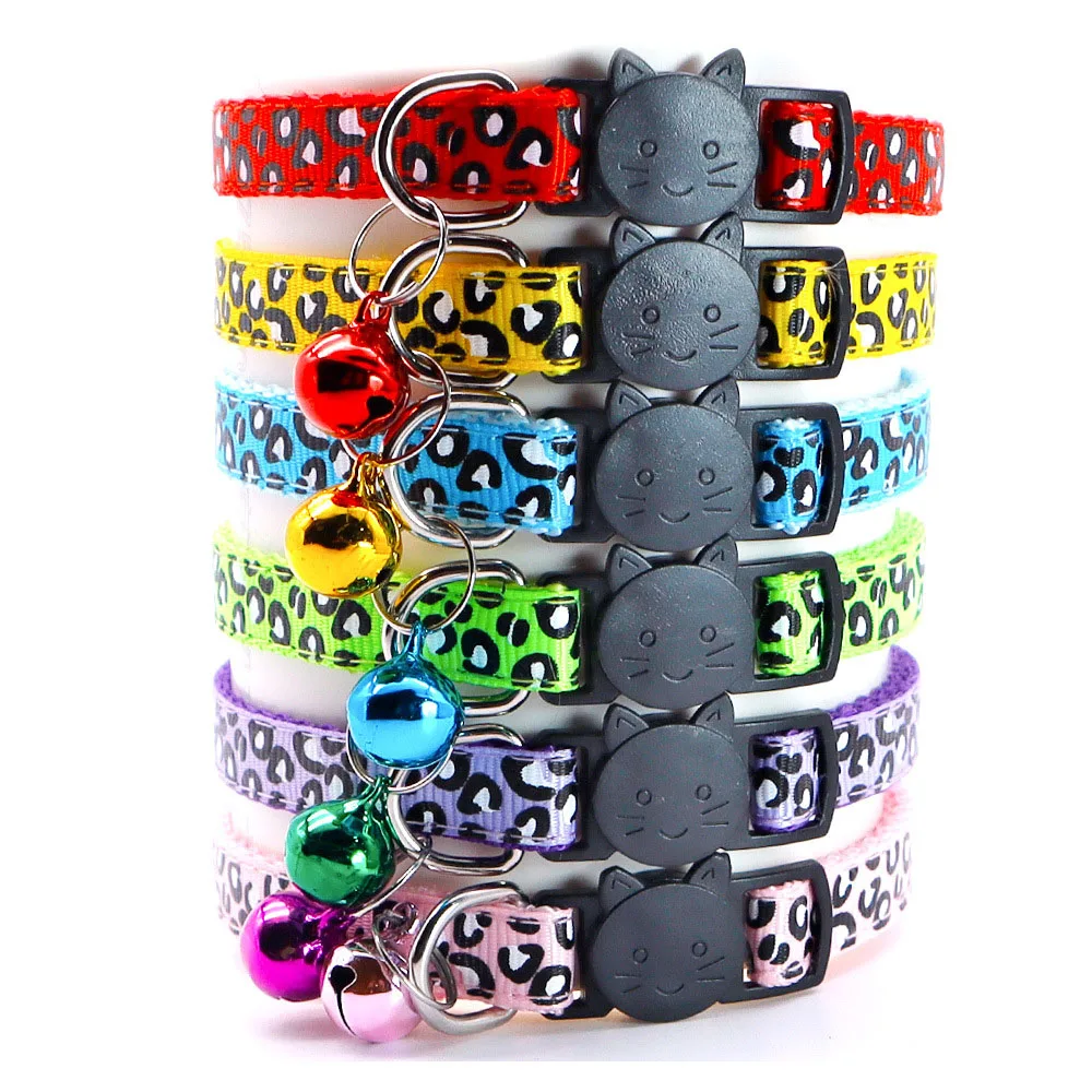 طوق الحيوانات الأليفة بطباعة الفهد العتيق للقطط والكلاب، شريط رقبة قابل للتعديل مع زخرفة جرس، إكسسوارات حيوانات أليفة كلاسيكية ناعمة ومريحة