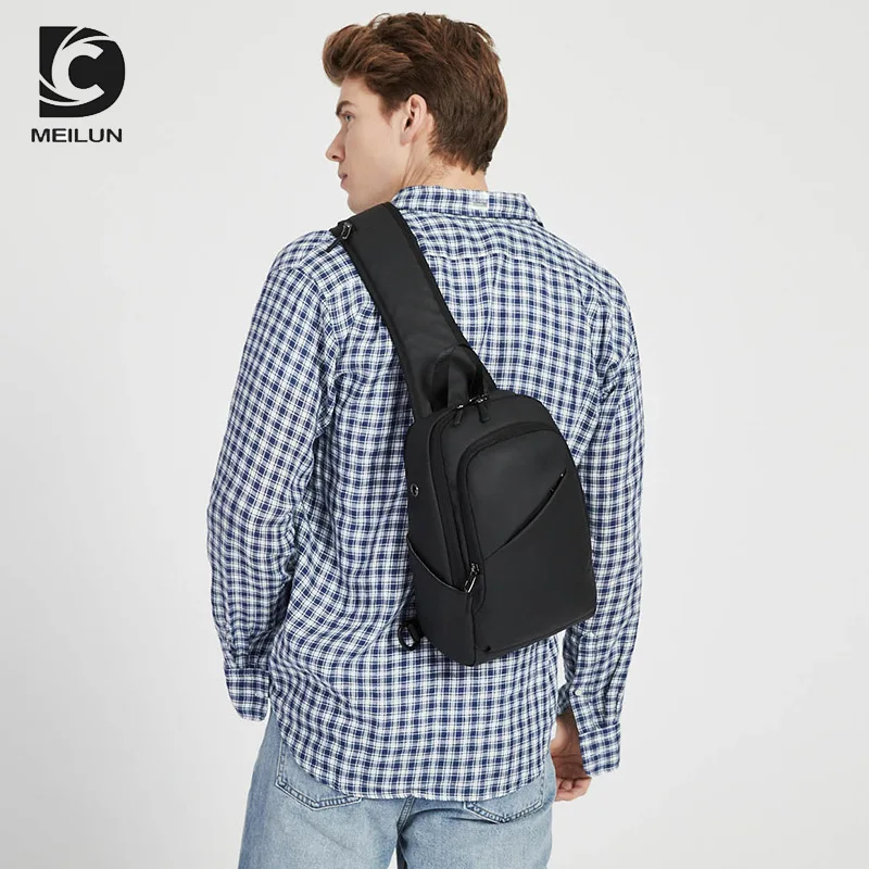 

Men's waterproof Oxford fabric wear-resistant hand-held shoulder bag with multiple pockets and large capacity crossbody bag