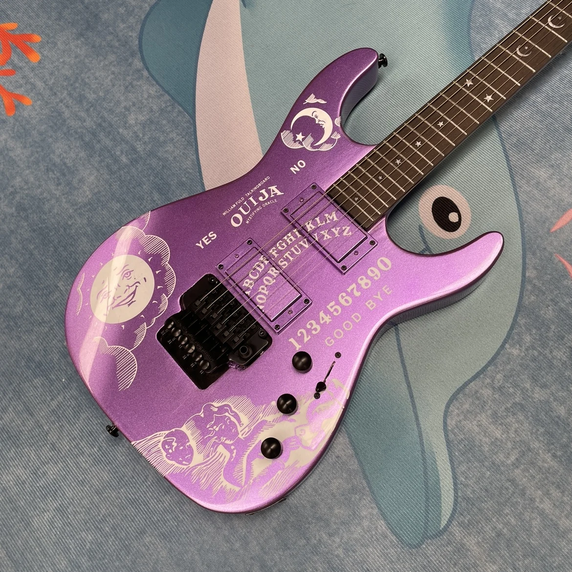 

Purple 6-string electric guitar with rosewood fretboard and humbucker pickups guitars, a unique style electric guitarra