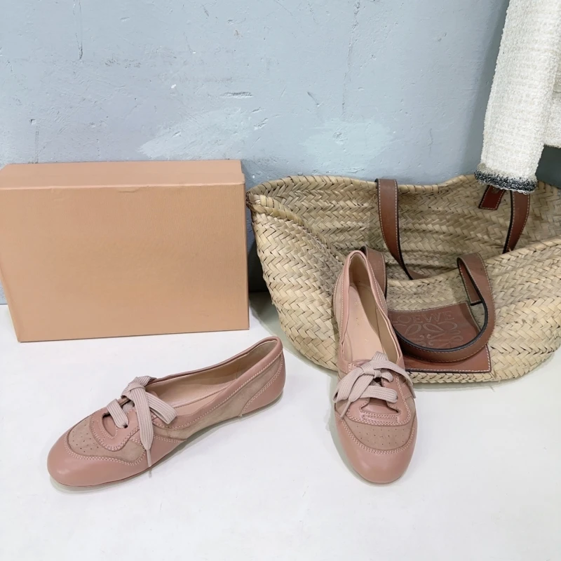 

Новые кожаные балетки на плоской подошве со шнуровкой, модные повседневные туфли в стиле «бабушкины туфли», универсальные маленькие кожаные туфли.