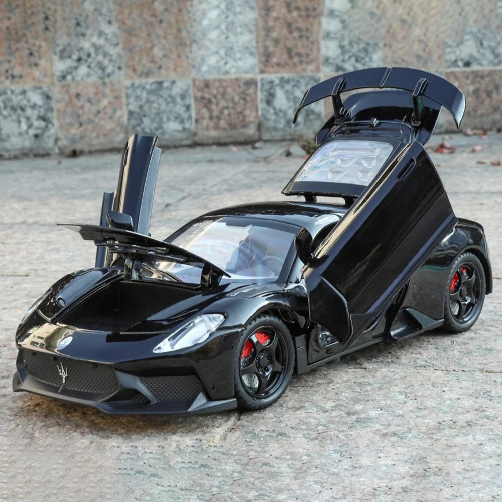 

Масштабная модель автомобиля GT2 720S 1:24, открывающиеся двери, звук и свет, инерционный механизм, амортизация, коллекционная модель спортивного автомобиля