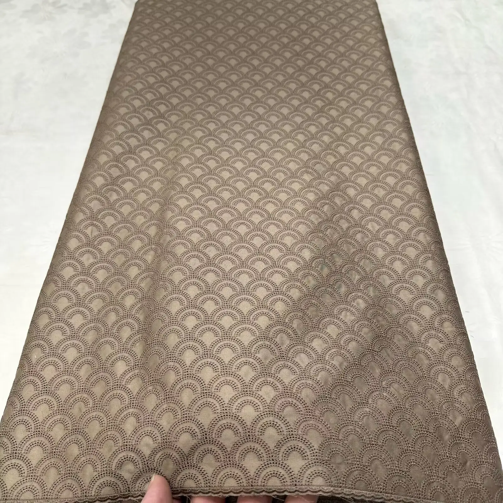 رائجة البيع 2025 الأفريقي النيجيري فرنسا الراقية الساتان الرجالي السويسري البولندية أقمشة الدانتيل لفساتين الخياطة حفل زفاف العريس #1