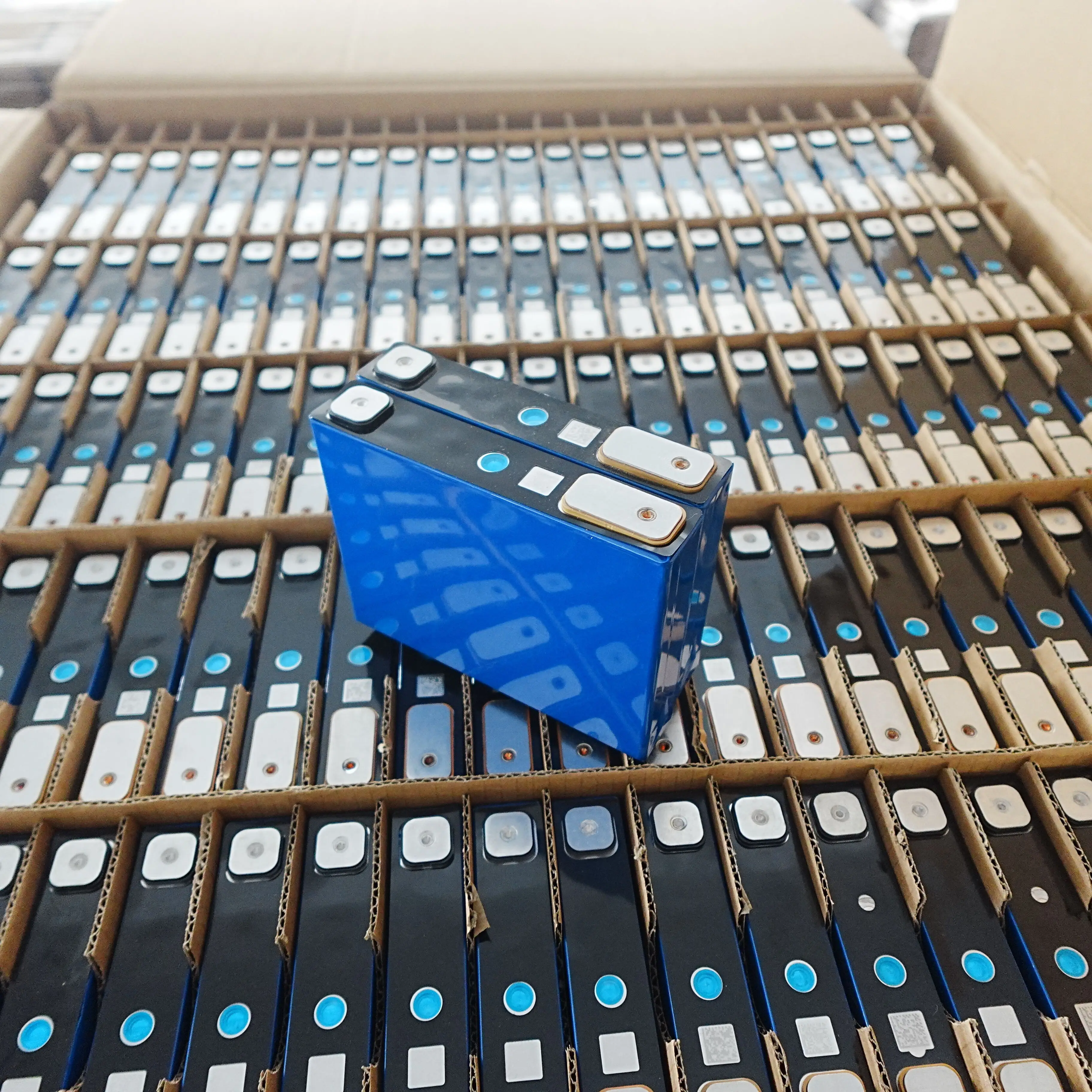 EVE Grade A 3.2V 50Ah Lifepo4 Cell Solar Lithium Ion Battery