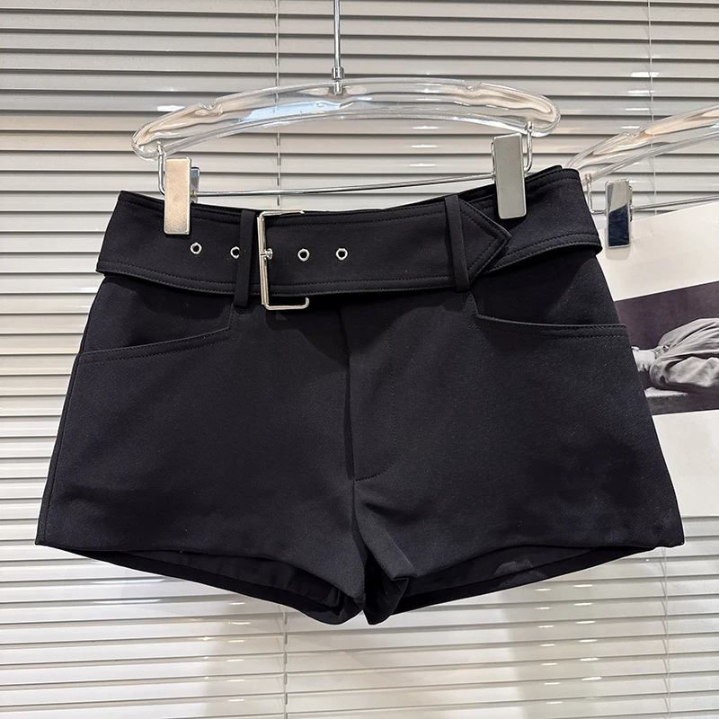2025 Winter New Temperament Metal Buckle Wide Waist Belt Straightened Shorts Women Sexy Solid Color Simple Short Pants