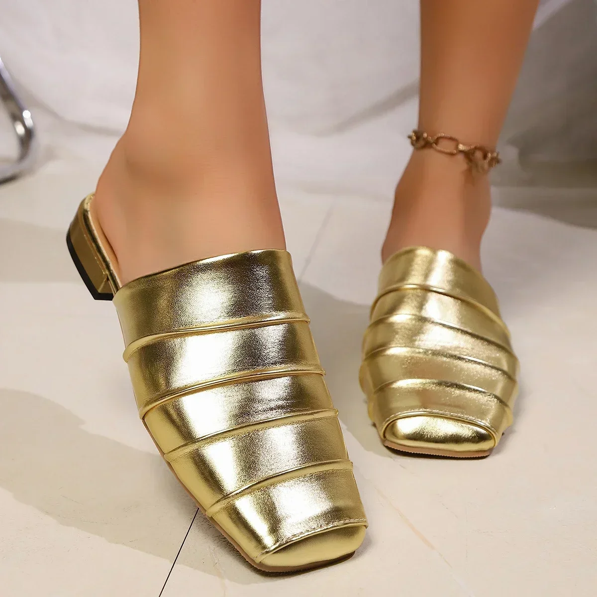 

Модные женские повседневные тапочки, новинка 2024 года, удобная обувь, женские легкие дизайнерские тапочки, домашние уличные повседневные сандалии, женские шлепанцы