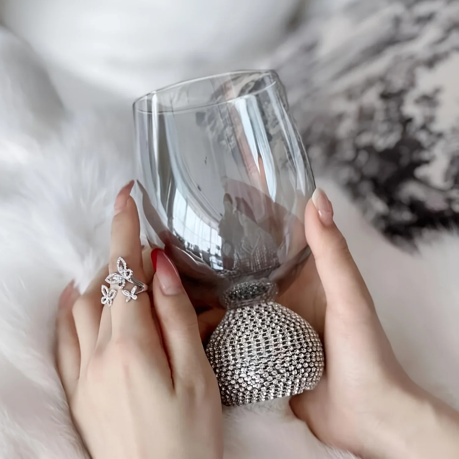 Luxury Stemless Wine Glass Cup Glassware Rhinestone Smoke Grey Reusable for Cocktails Red Wine Whiskey Cup Diamond Gifts