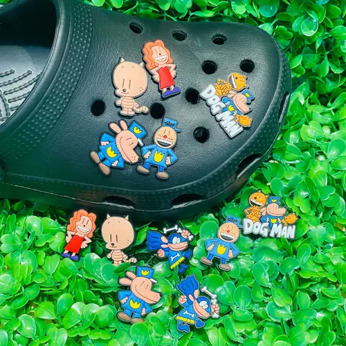 Imagen 1 del producto 12-100 Uds. De dijes de zapatos Sherlock de perro de dibujos animados para hombre, accesorios de PVC, decoraciones de hebilla para zapatos DIY, aptos para pulsera, regalos de fiesta para niños