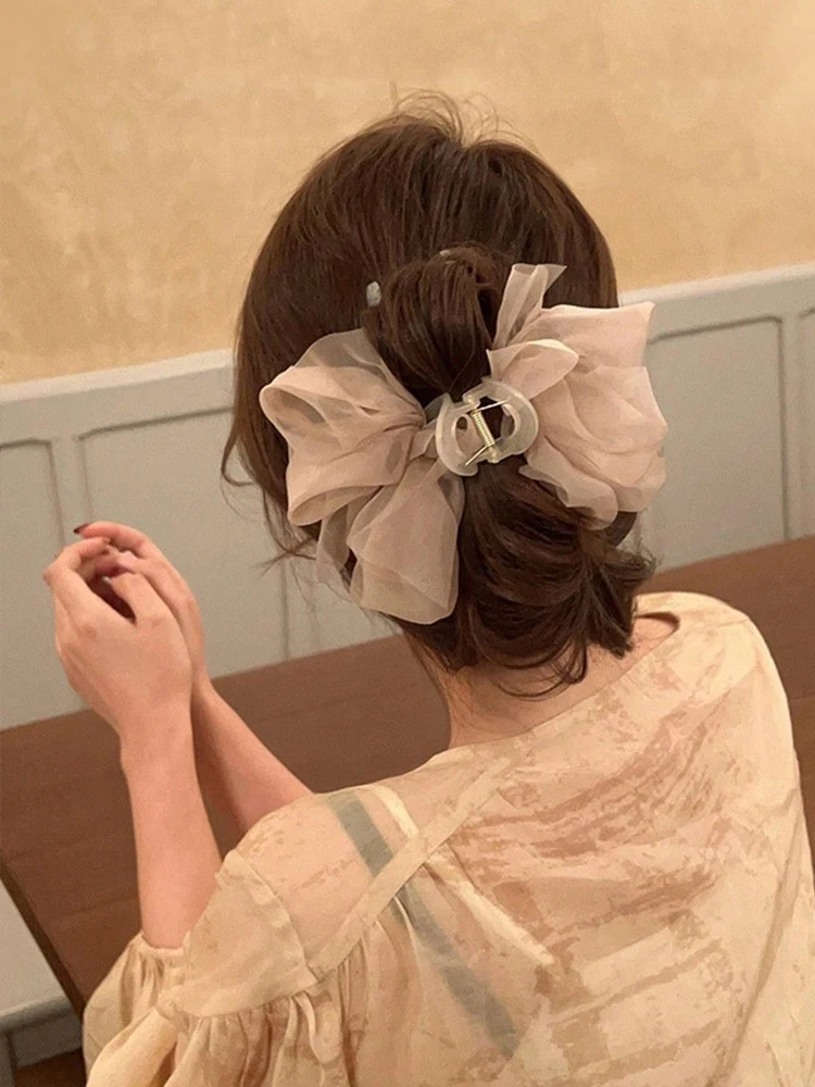 2 Stück der neuen, feenhaften Haarspangen mit Schleife aus Netzmaterial, die feenhaften Haarspangen mit Schleife aus Netzmaterial fühlen sich nicht einschränkend an den Haaren beim Tragen an. – Detail 1